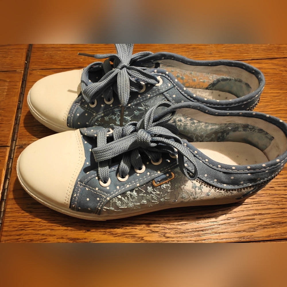 Womens Slip On Sneaker Cushioned Insoles Sz EUR 40. Baby Blue And White.